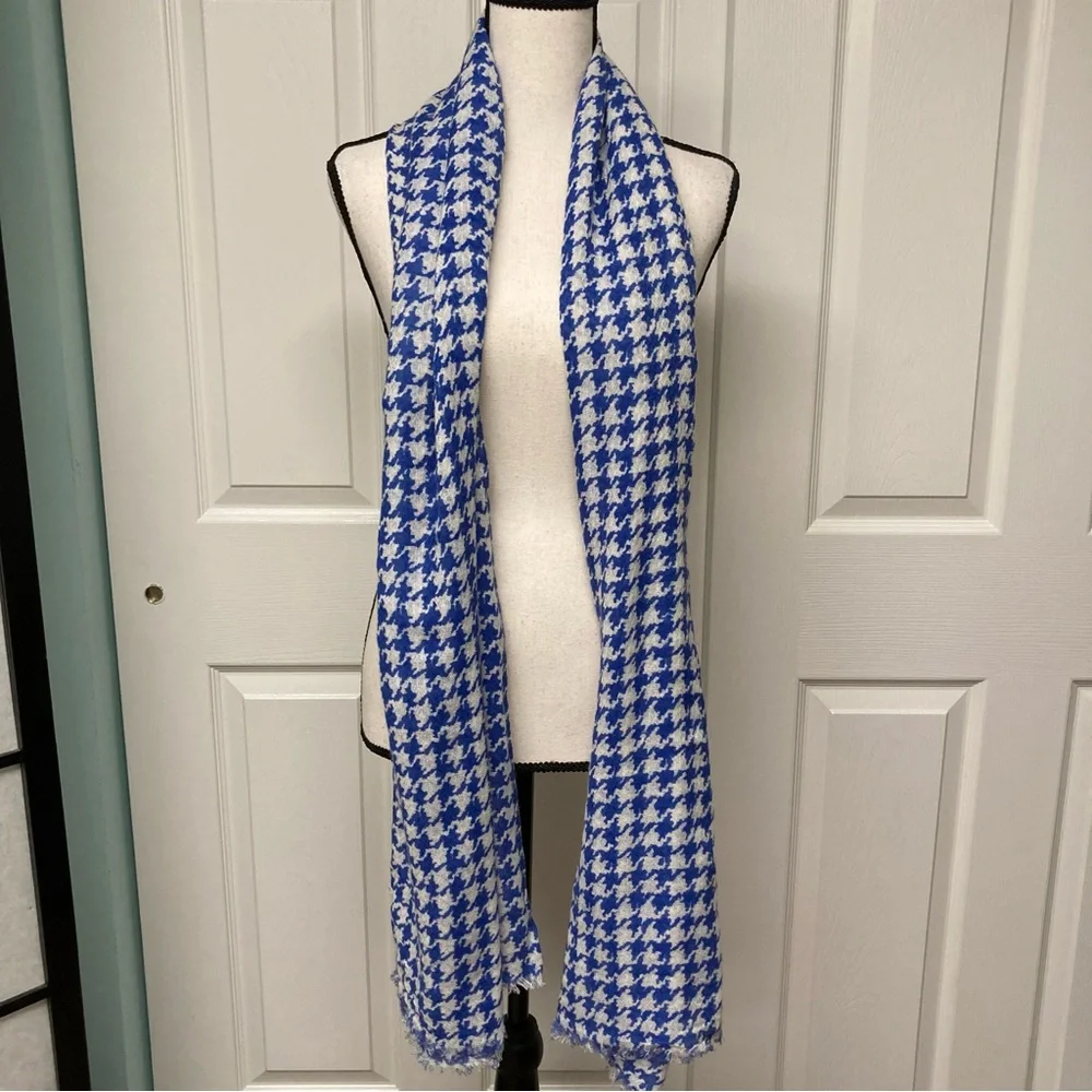 EUC Vintage oversized scarf/wrap 78x 36 cornflower blue. Large houndstooth check